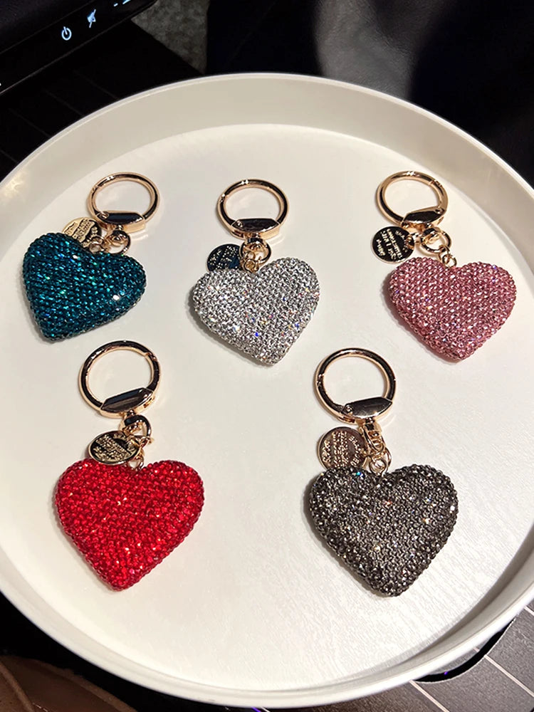 Creative diamond studded heart-shaped keychain, fashionable peach heart car keychain, exquisite bag pendant, decorative gift