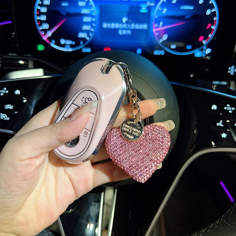 Creative diamond studded heart-shaped keychain, fashionable peach heart car keychain, exquisite bag pendant, decorative gift